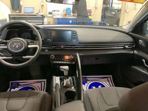 Used 2023 Hyundai Elantra SEL image 18