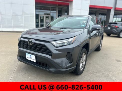 Used 2025 Toyota RAV4 XLE AWD/4WD image 3