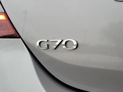Used 2025 Genesis G70 2.5T image 6