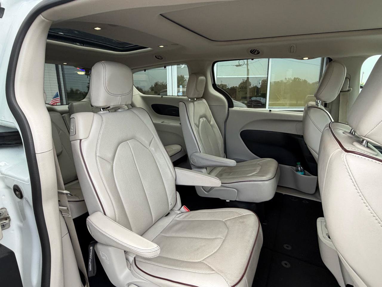 Used 2020 Chrysler Pacifica Limited FWD image 16