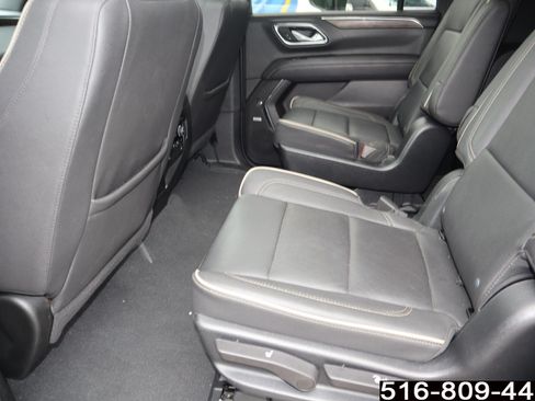 Used 2023 Chevrolet Suburban Premier AWD/4WD image 19