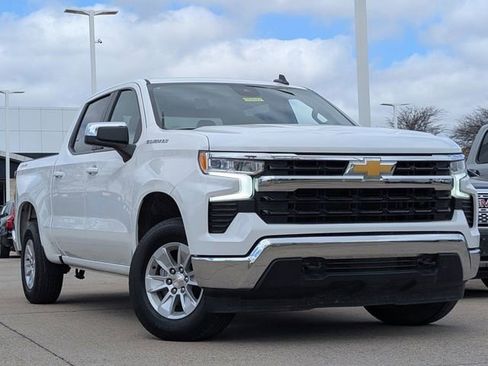 Used 2025 Chevrolet Silverado 1500 LT image 2