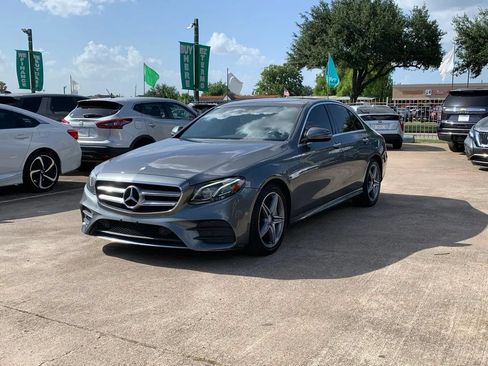 Used 2017 Mercedes-Benz E 300 4MATIC image 4