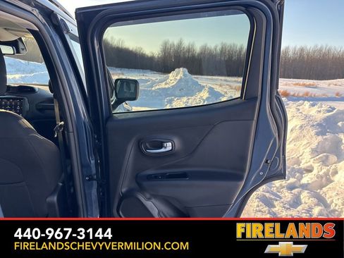 Used 2022 Jeep Renegade Latitude w/ Convenience Group image 28