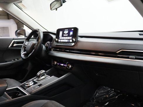 Used 2024 Mitsubishi Outlander SE FWD image 19