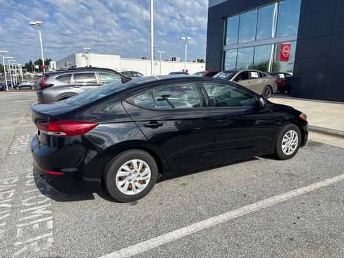 Used 2017 Hyundai Elantra SE FWD image 10