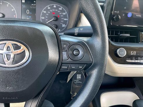 Used 2025 Toyota Corolla LE image 24