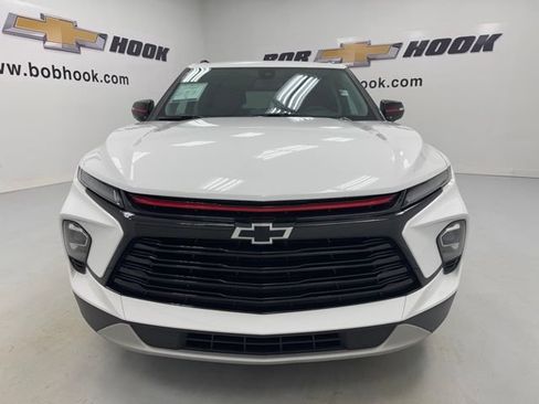 Used 2023 Chevrolet Blazer LT FWD image 2