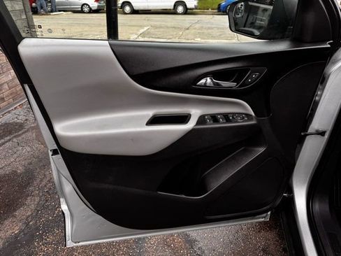 Used 2019 Chevrolet Equinox LS w/ LS Convenience Package image 10