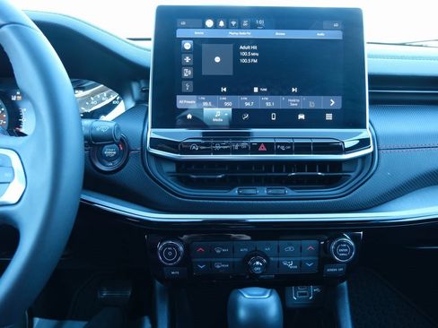 Used 2024 Jeep Compass Trailhawk image 18