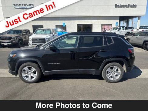 Used 2022 Jeep Compass Latitude FWD image 2