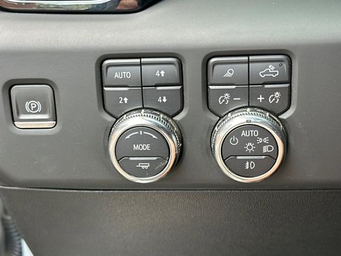 Used 2024 GMC Sierra 2500 AT4 w/ AT4 Premium Plus Package image 30