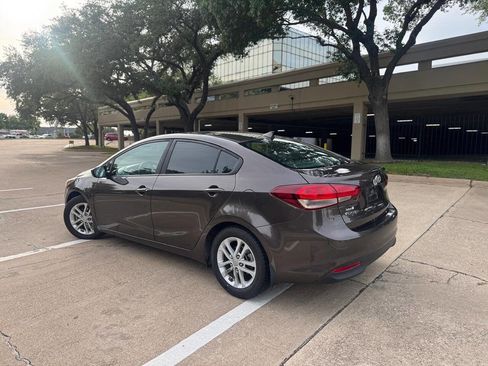 Used 2017 Kia Forte LX FWD image 6