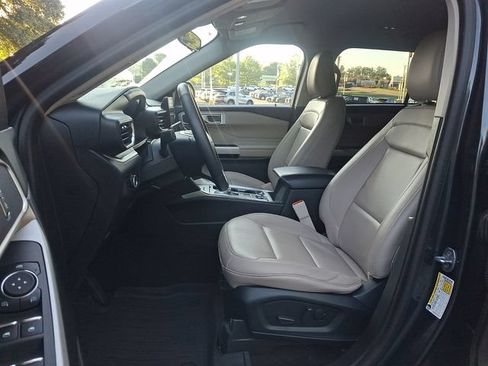 Used 2023 Ford Explorer XLT w/ Equipment Group 202A AWD/4WD image 13