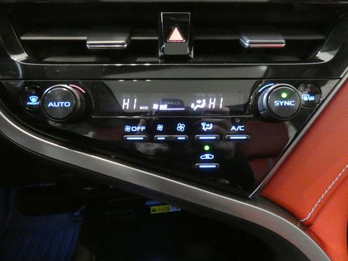 Used 2022 Toyota Camry XSE image 13