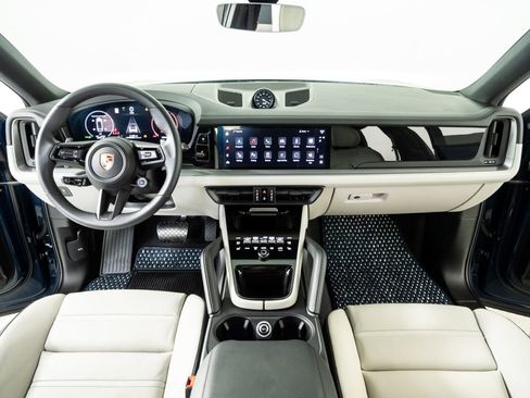 Certified 2025 Porsche Cayenne Coupe w/ Premium Package Plus AWD/4WD image 19