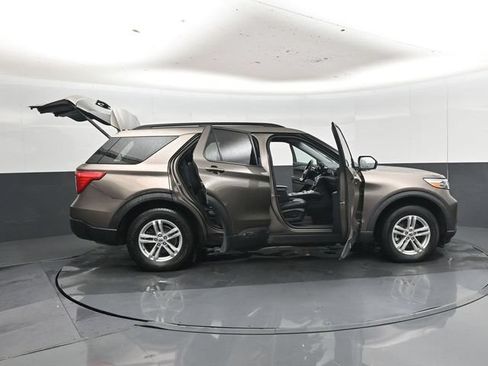 Used 2021 Ford Explorer XLT w/ Equipment Group 202A AWD/4WD image 59
