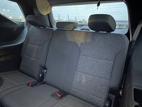 Used 2025 Chevrolet Traverse LT image 33