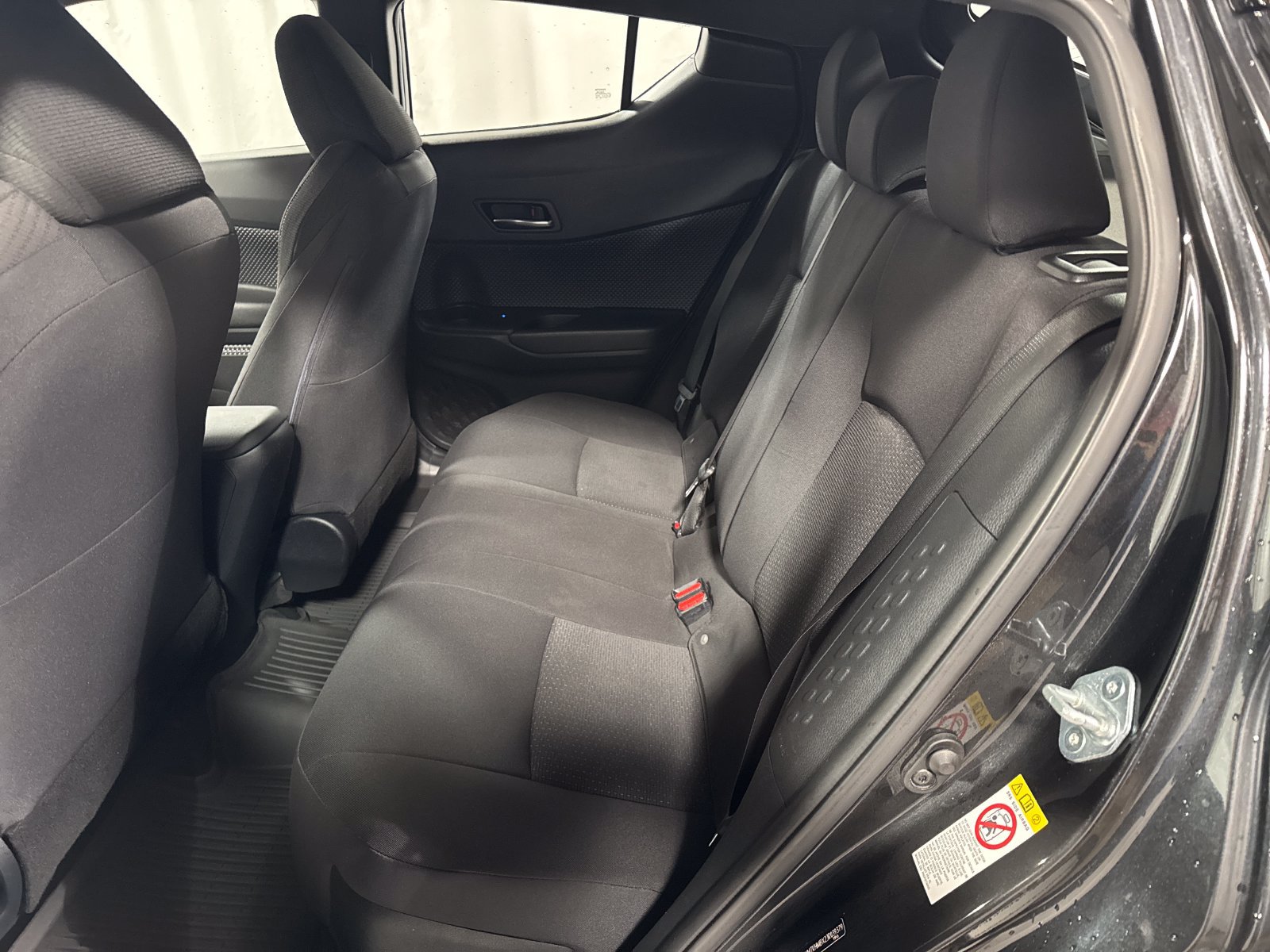 Used 2018 Toyota C-HR XLE FWD image 5