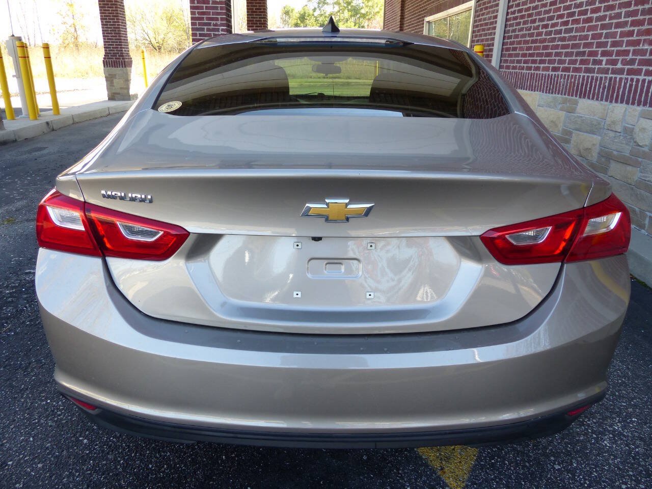 Used 2022 Chevrolet Malibu LS FWD image 7