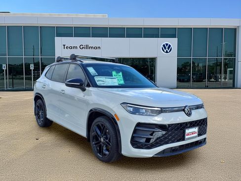 New 2026 Volkswagen Tiguan SE R-Line FWD image 1