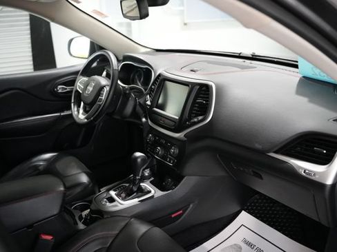 Used 2017 Jeep Cherokee Trailhawk w/ Cold Weather Group AWD/4WD image 21