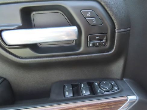 Used 2021 Chevrolet Silverado 1500 High Country w/ Technology Package AWD/4WD image 14