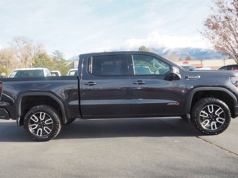 Used 2022 GMC Sierra 1500 AT4 w/ Technology Package image 4