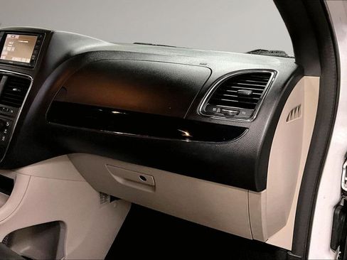 Used 2020 Dodge Grand Caravan SXT image 26