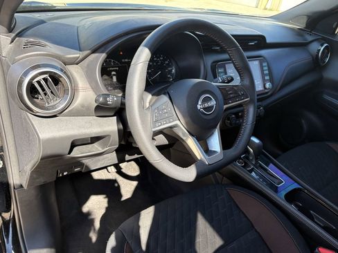 Used 2023 Nissan Kicks SR image 14