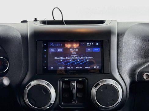 Used 2013 Jeep Wrangler Unlimited Sahara w/ Dual Top Group AWD/4WD image 15