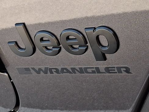 Used 2025 Jeep Wrangler Unlimited Sahara w/ Safety Group AWD/4WD image 30