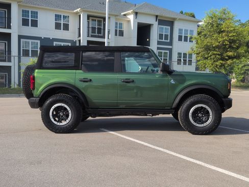 Certified 2022 Ford Bronco Black Diamond w/ Sasquatch Package AWD/4WD image 3