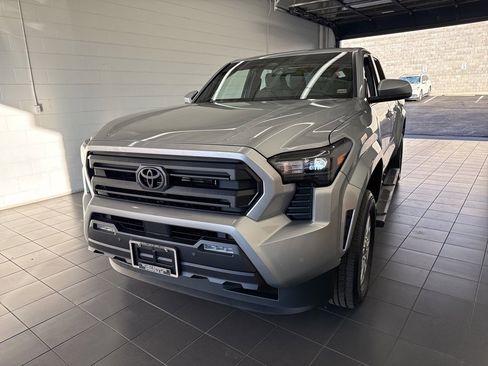 Certified 2025 Toyota Tacoma SR5 image 3