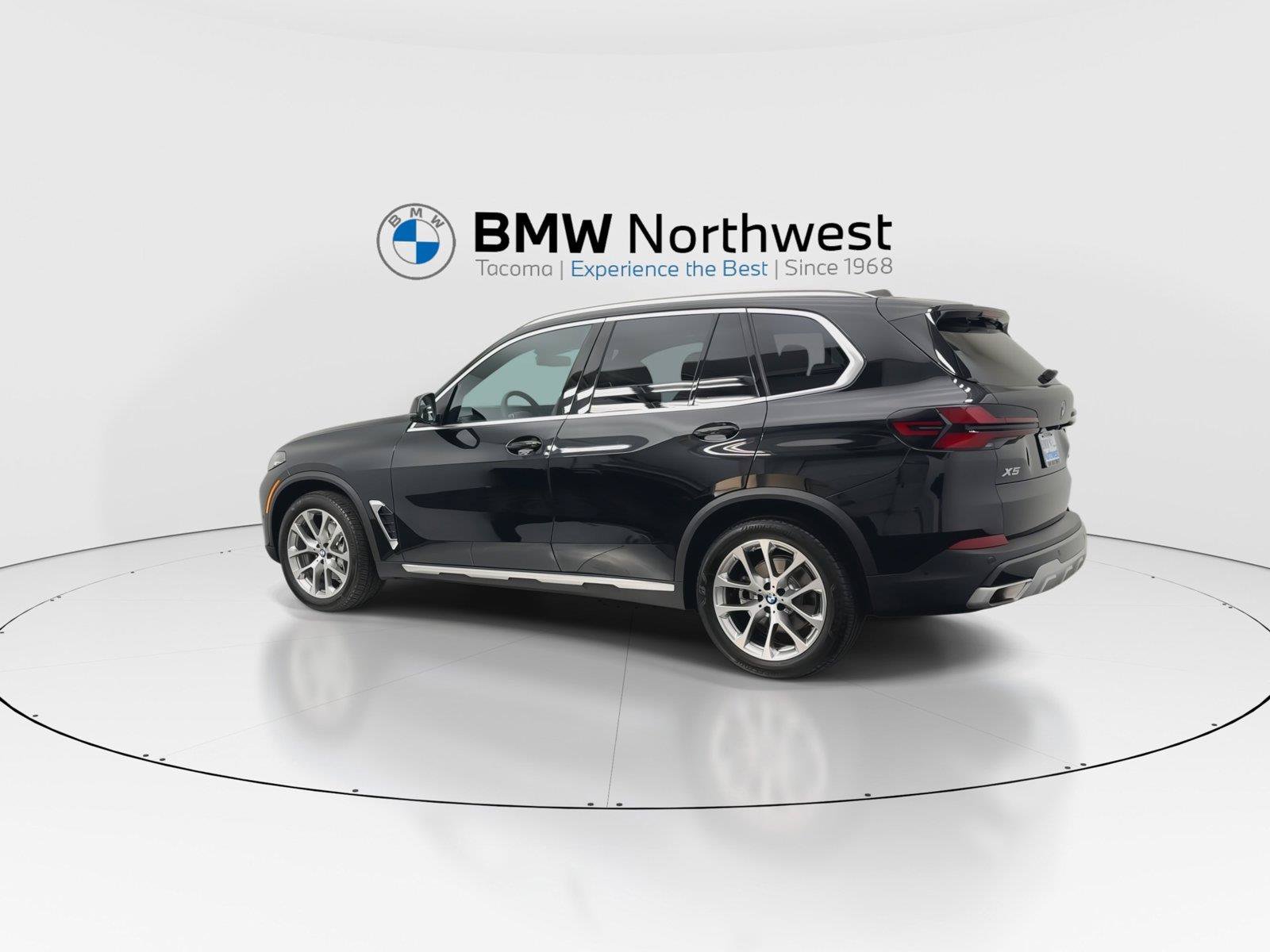Used 2024 BMW X5 xDrive40i w/ Parking Assistance Package AWD/4WD image 12