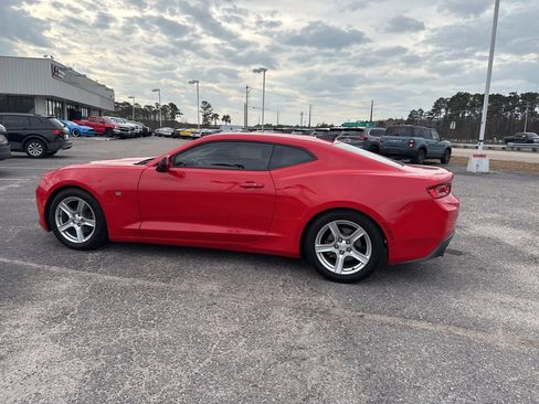 Used 2018 Chevrolet Camaro LT image 4