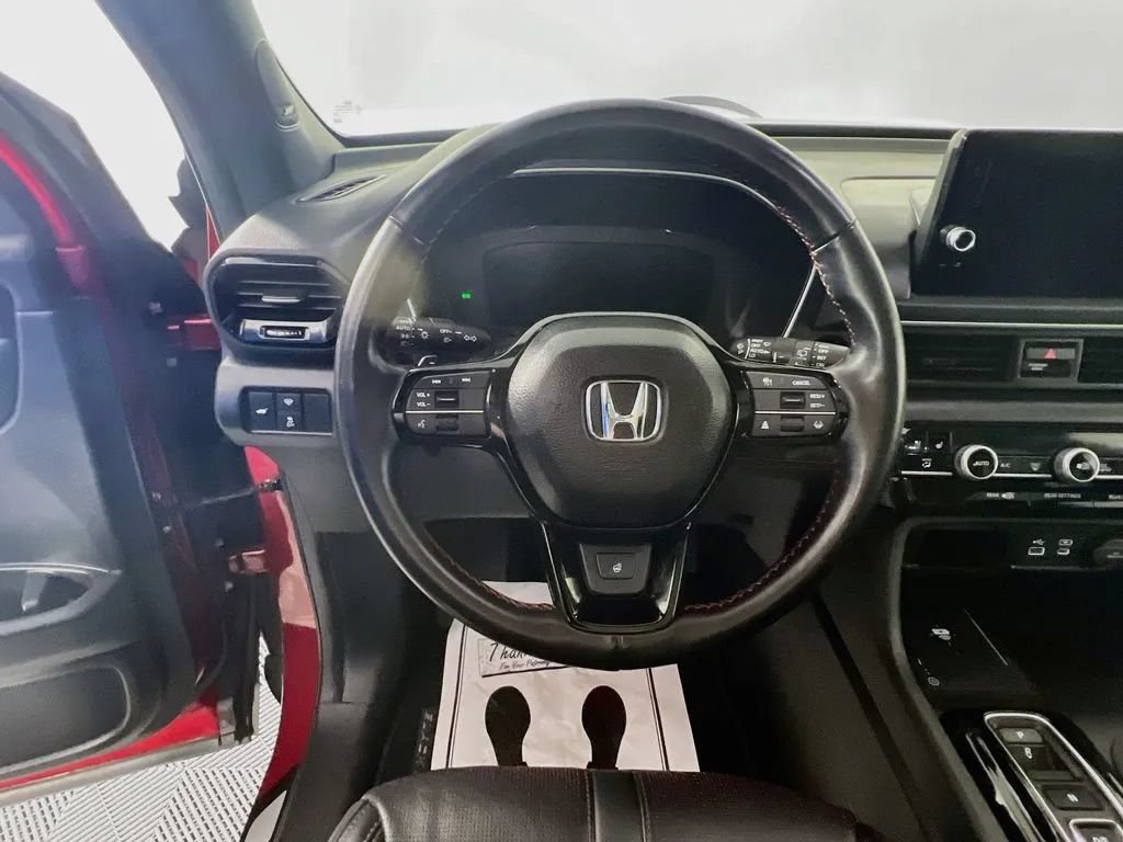 Used 2025 Honda Pilot Black Edition image 12