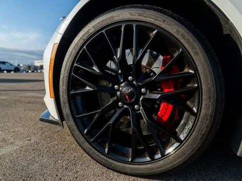 Used 2016 Chevrolet Corvette Z06 w/ 3LZ Preferred Equipment Group image 9