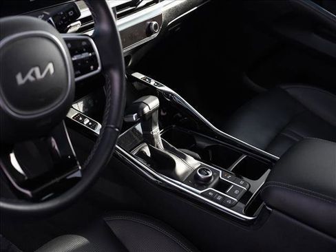 Used 2025 Kia Sorento SX image 8