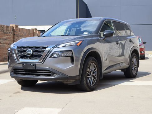 Used 2021 Nissan Rogue S FWD image 2