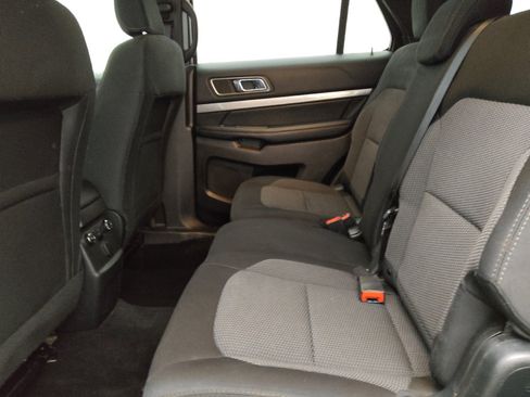Used 2018 Ford Explorer XLT FWD image 18
