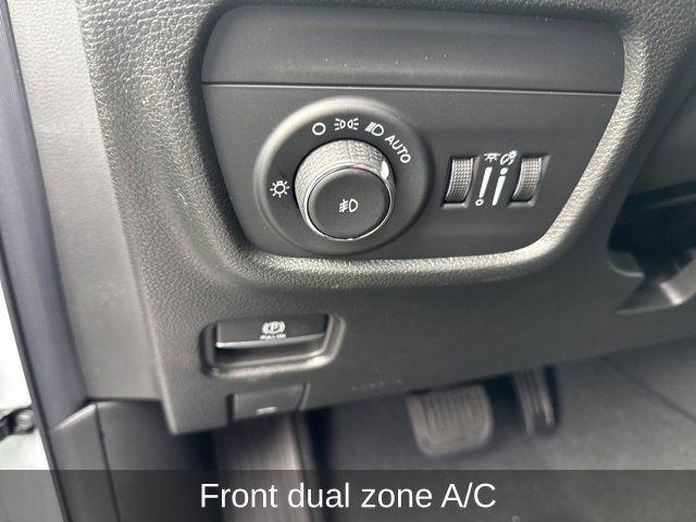 Used 2026 Jeep Grand Cherokee L Limited AWD/4WD image 12