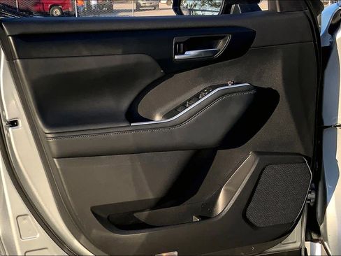 Certified 2025 Toyota Highlander XLE image 20
