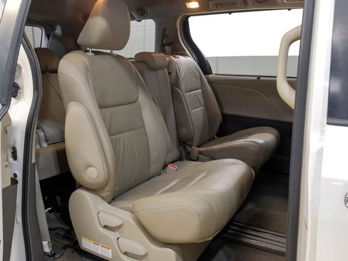 Used 2016 Toyota Sienna XLE w/ XLE Navigation Package FWD image 44