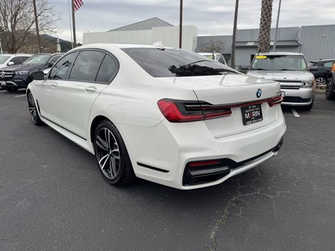 Used 2021 BMW 740i w/ M Sport Package RWD image 8