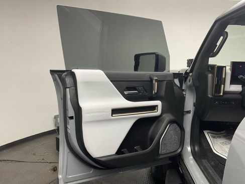 Used 2024 GMC Hummer EV 2X AWD/4WD image 9