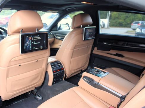 Used 2013 BMW 750Li image 19