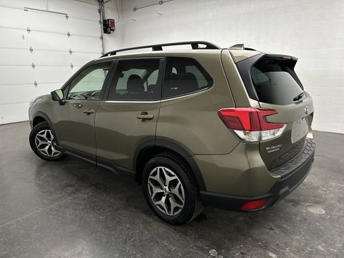 Used 2023 Subaru Forester Premium image 7