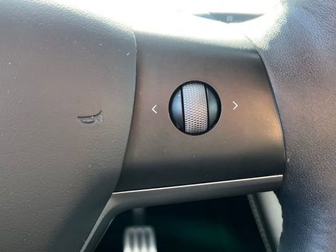 Used 2023 Tesla Model Y Performance image 17