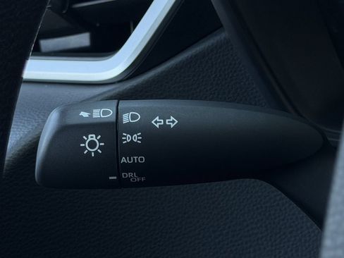 Used 2025 Toyota Corolla LE FWD image 21